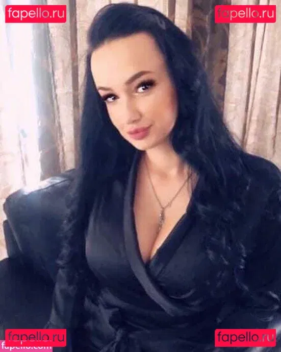 Busty Sexy Lora Onlyfans Photo Gallery 