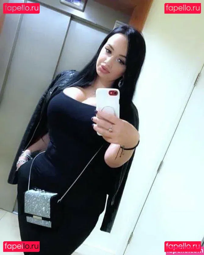 Busty Sexy Lora Onlyfans Photo Gallery 