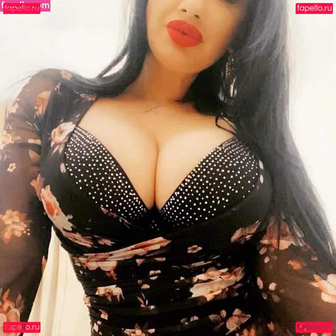 Busty Sexy Lora Onlyfans Photo Gallery 