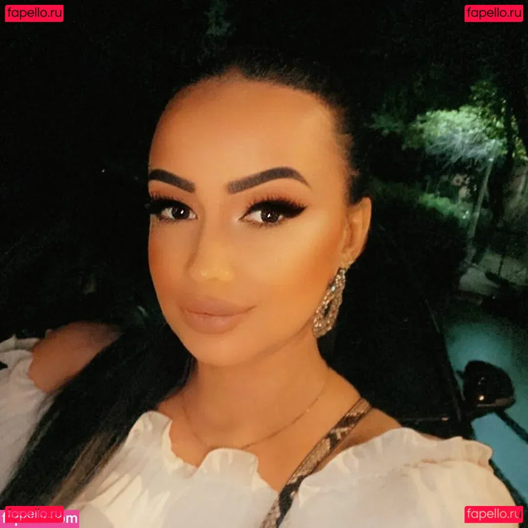 Busty Sexy Lora Onlyfans Photo Gallery 