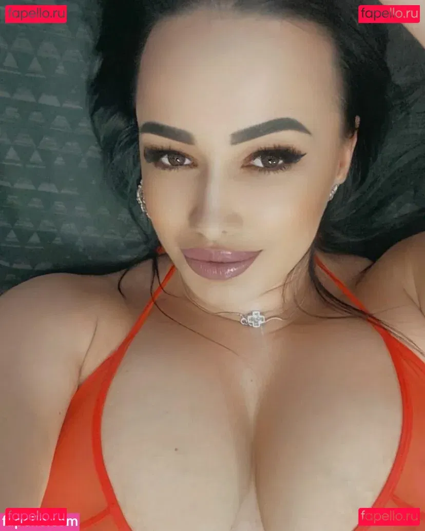 Busty Sexy Lora Onlyfans Photo Gallery 