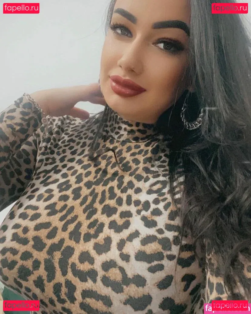 Busty Sexy Lora Onlyfans Photo Gallery 