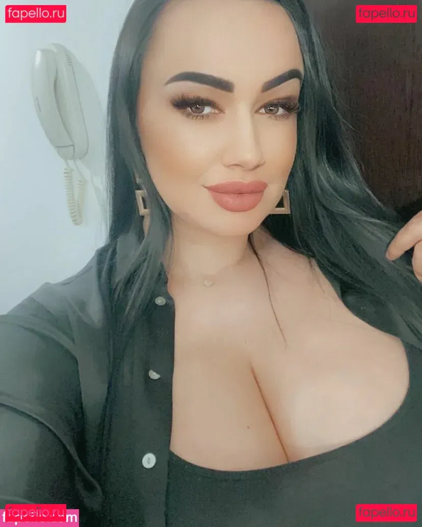 Busty Sexy Lora Onlyfans Photo Gallery 