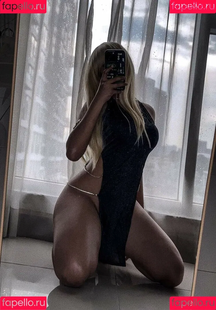 R1_021 Onlyfans Photo Gallery 