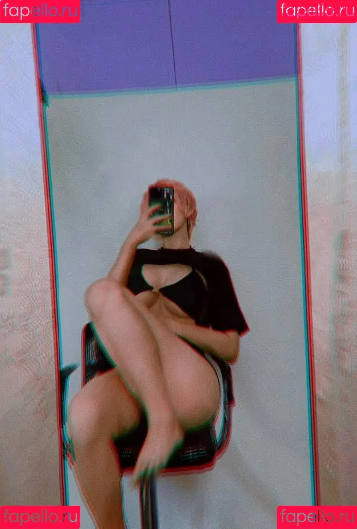 R1_021 Onlyfans Photo Gallery 