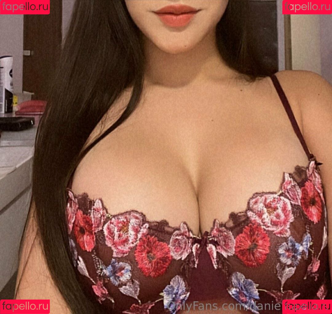 Daniela Azuaje Onlyfans Photo Gallery 