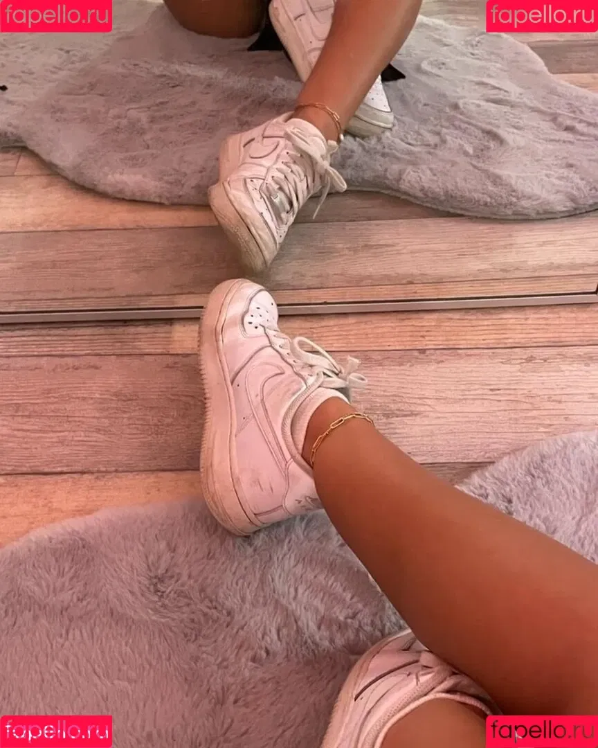 emiliaaa.rose Onlyfans Photo Gallery 