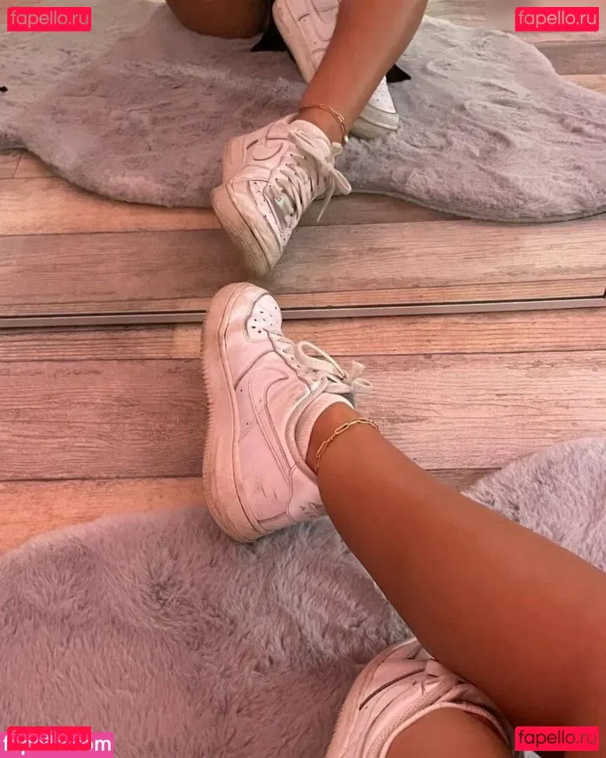 emiliaaa.rose Onlyfans Photo Gallery 