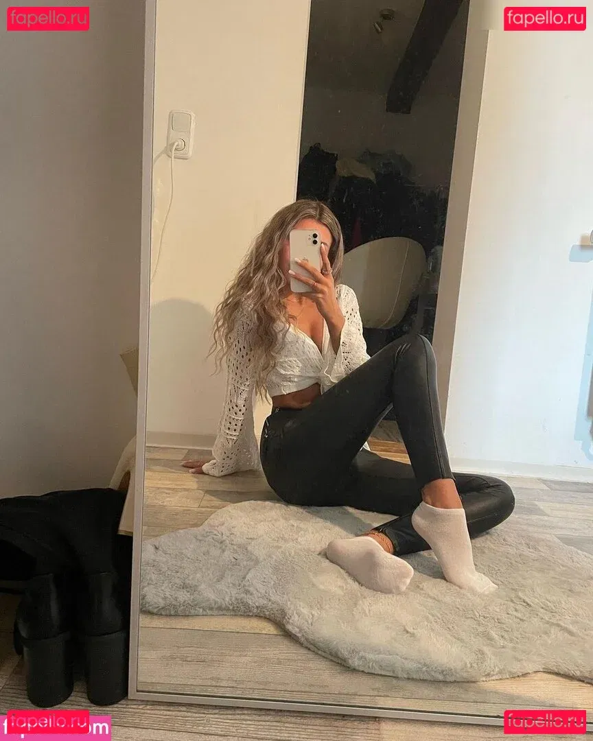 emiliaaa.rose Onlyfans Photo Gallery 