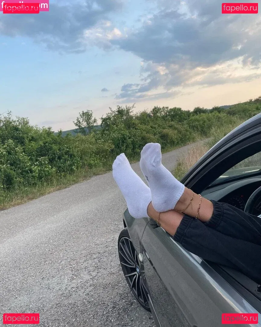 emiliaaa.rose Onlyfans Photo Gallery 