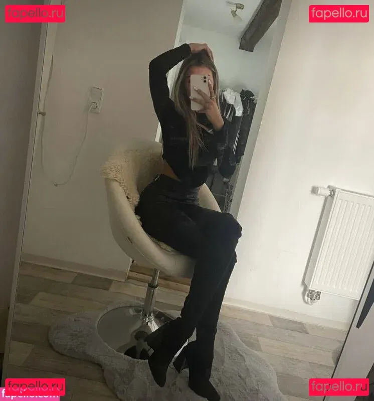 emiliaaa.rose Onlyfans Photo Gallery 