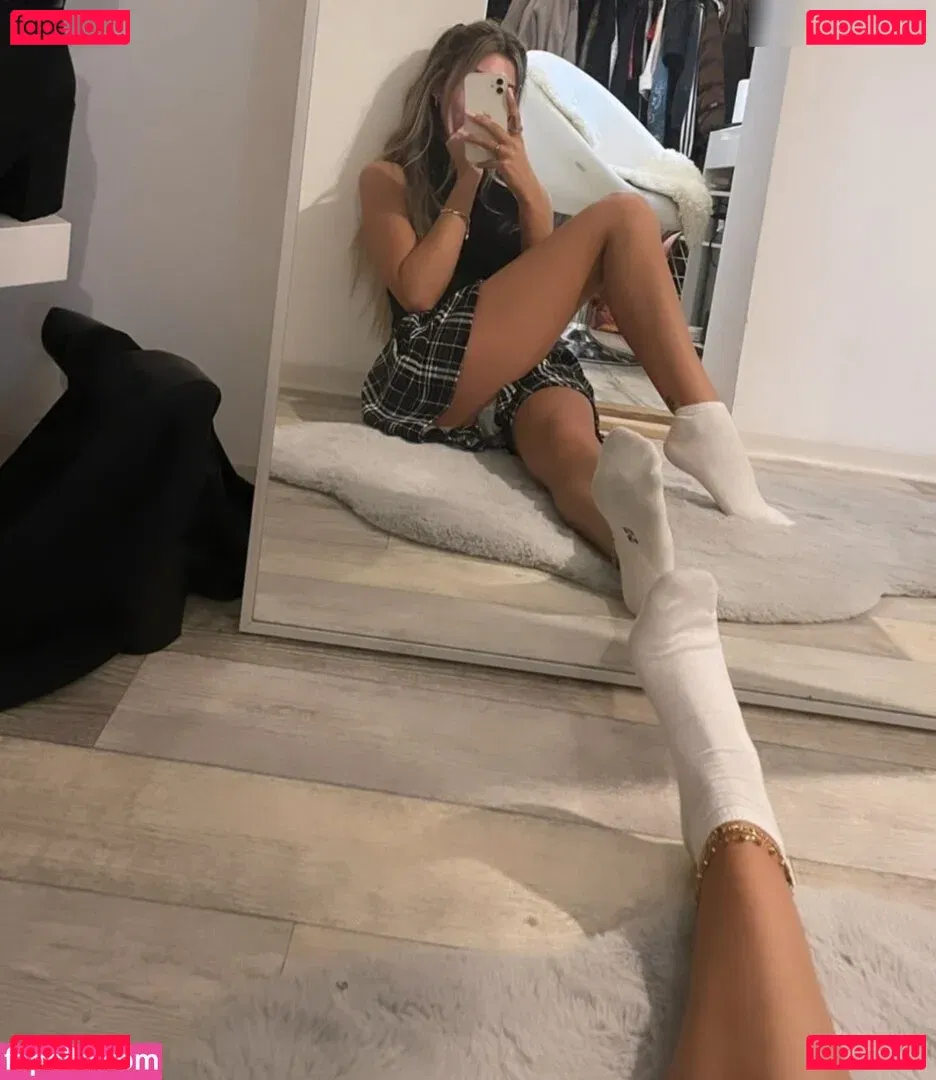 emiliaaa.rose Onlyfans Photo Gallery 