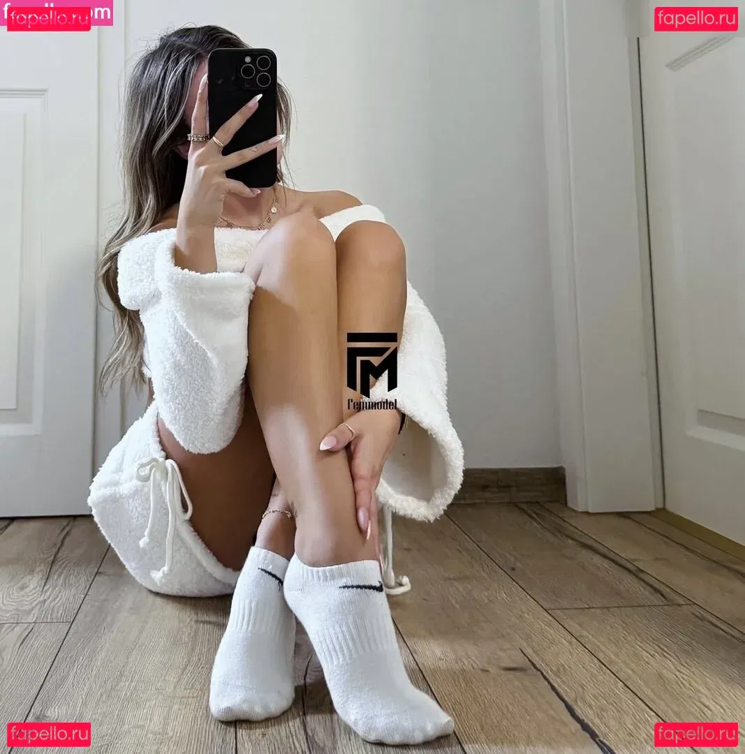 emiliaaa.rose Onlyfans Photo Gallery 