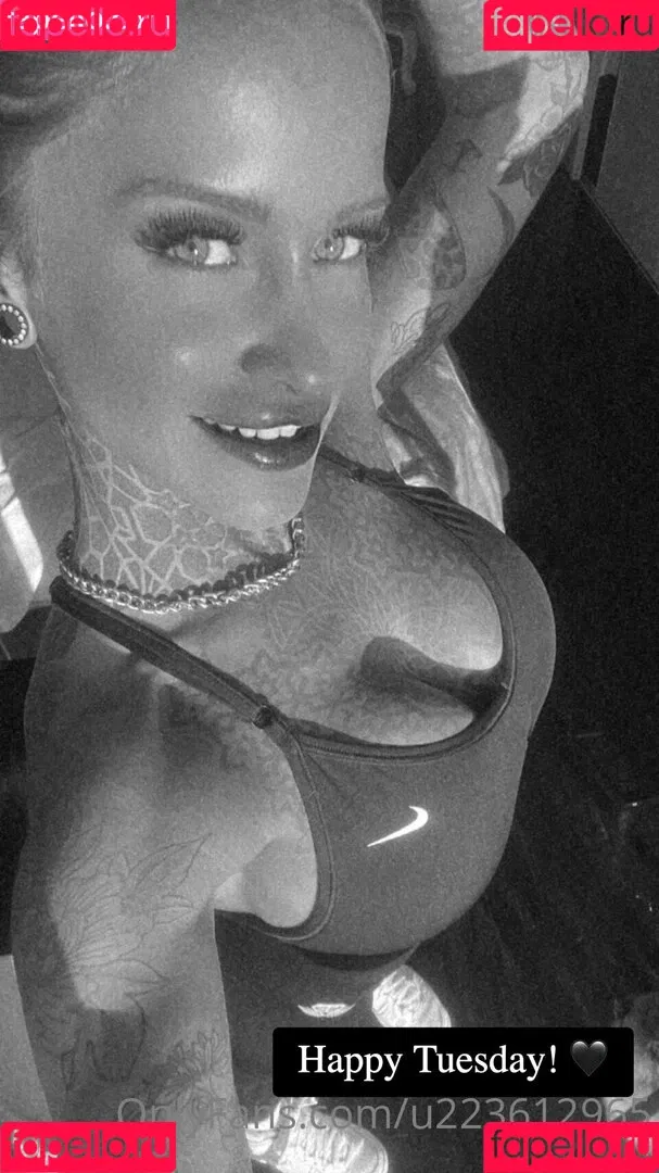 R33 Onlyfans Photo Gallery 