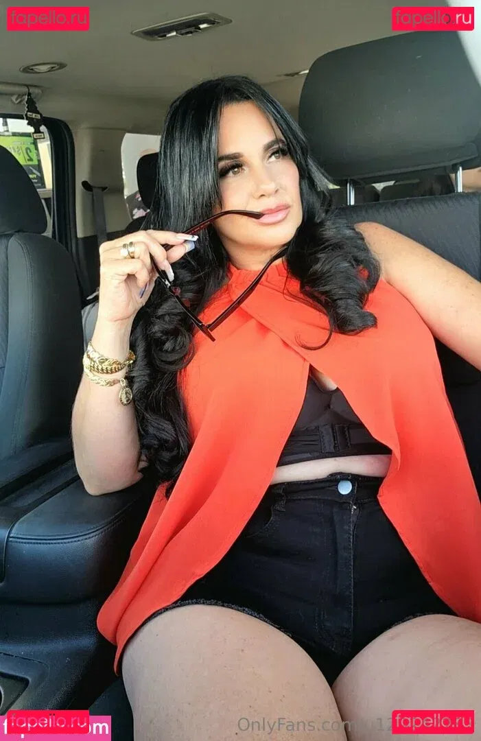 Evelyn Alvarez Onlyfans Photo Gallery 