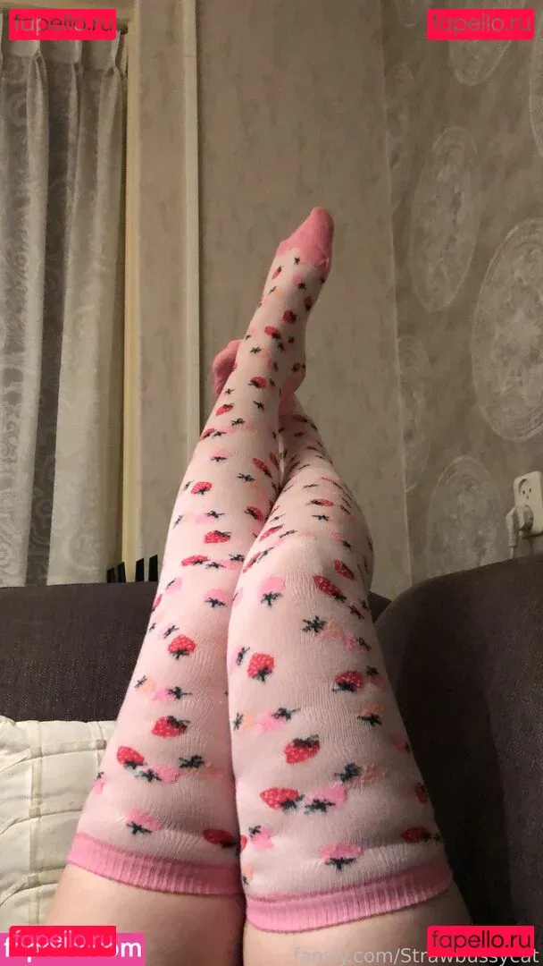 Strawbussycat Onlyfans Photo Gallery 