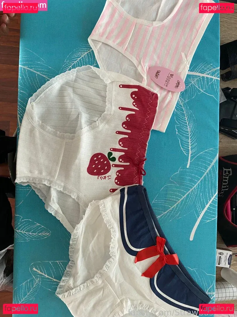 Strawbussycat Onlyfans Photo Gallery 