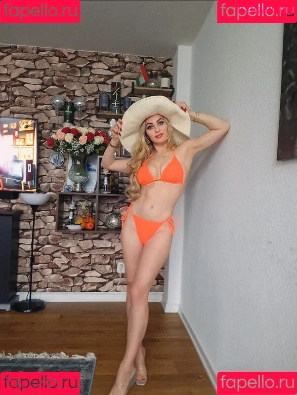 Vinted/eBay Onlyfans Photo Gallery 