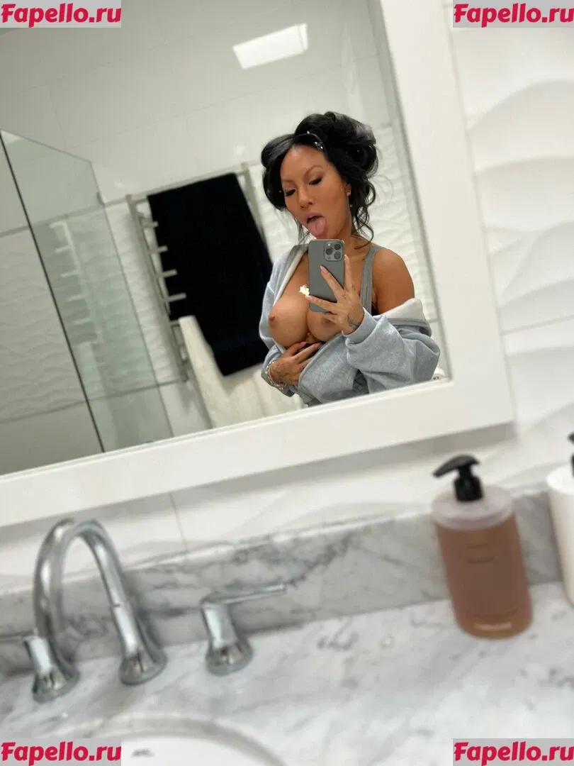 Asa Akira Onlyfans Photo Gallery 