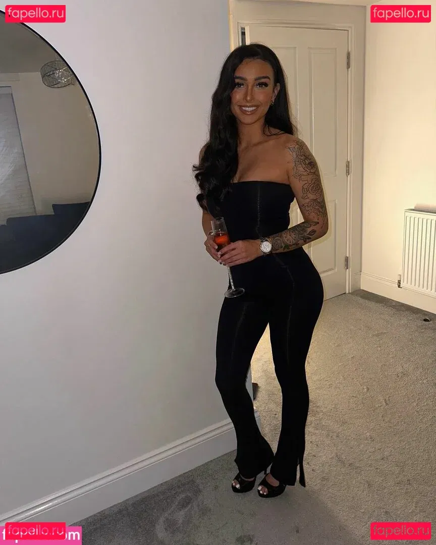 Chloe Panchal Onlyfans Photo Gallery 