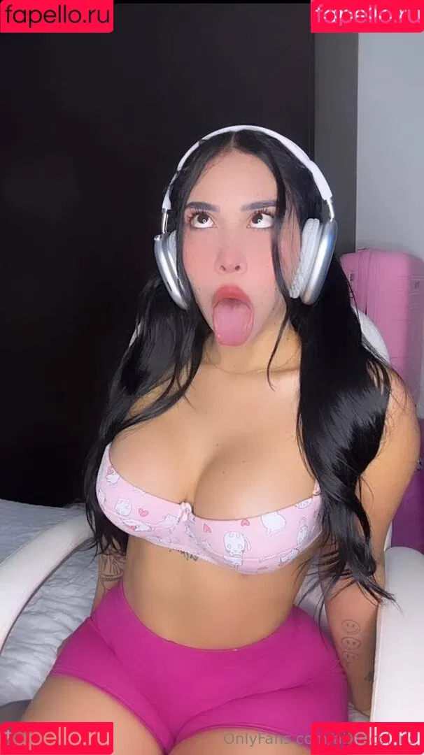 alinacollins Onlyfans Photo Gallery 