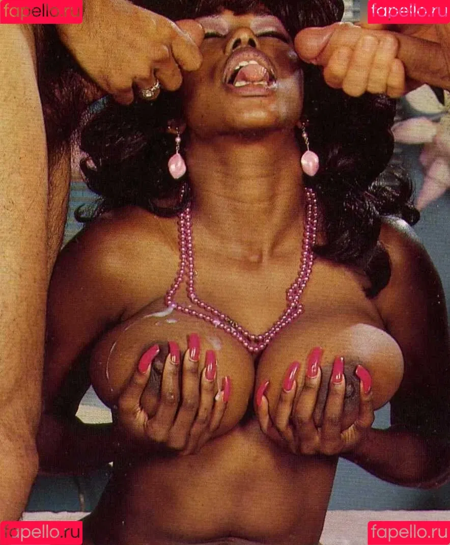 Ebony Ayes Onlyfans Photo Gallery 