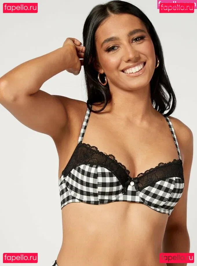 Phoebe Peers Onlyfans Photo Gallery 