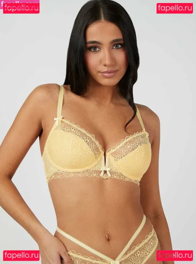 Phoebe Peers Onlyfans Photo Gallery 