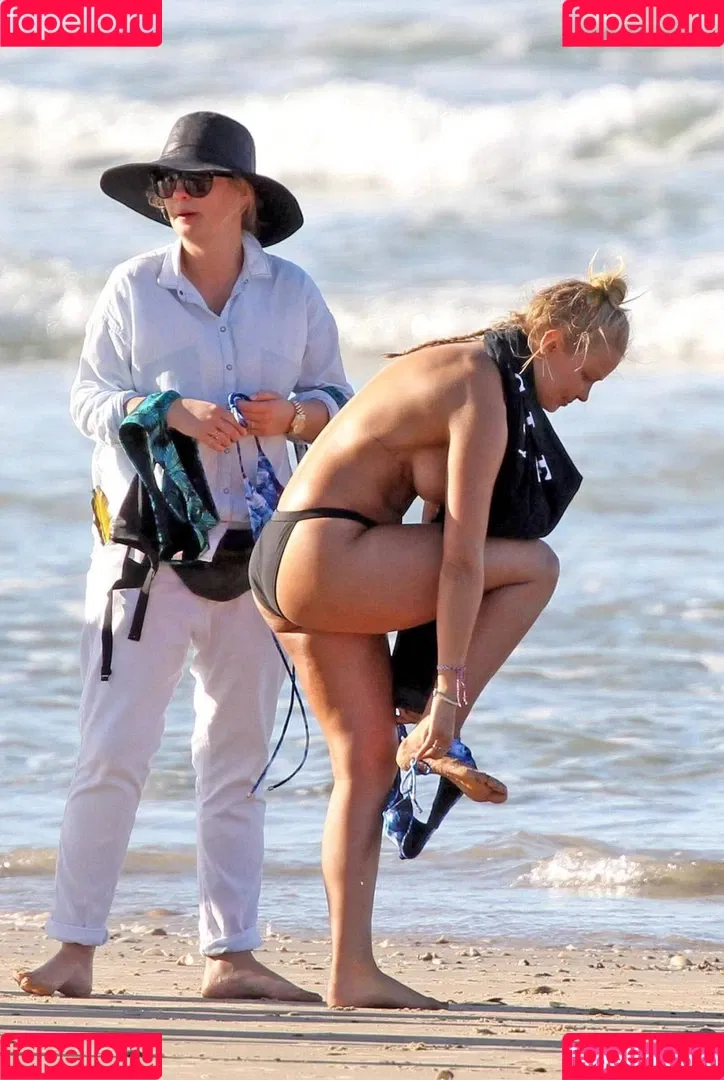 Lara Bingle Onlyfans Photo Gallery 