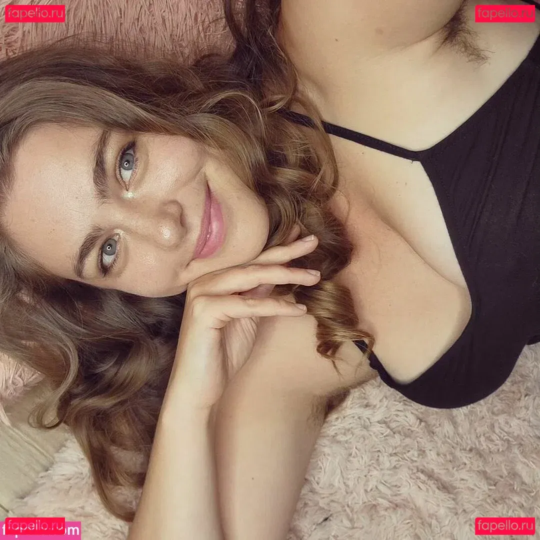 AwesomeKate Onlyfans Photo Gallery 