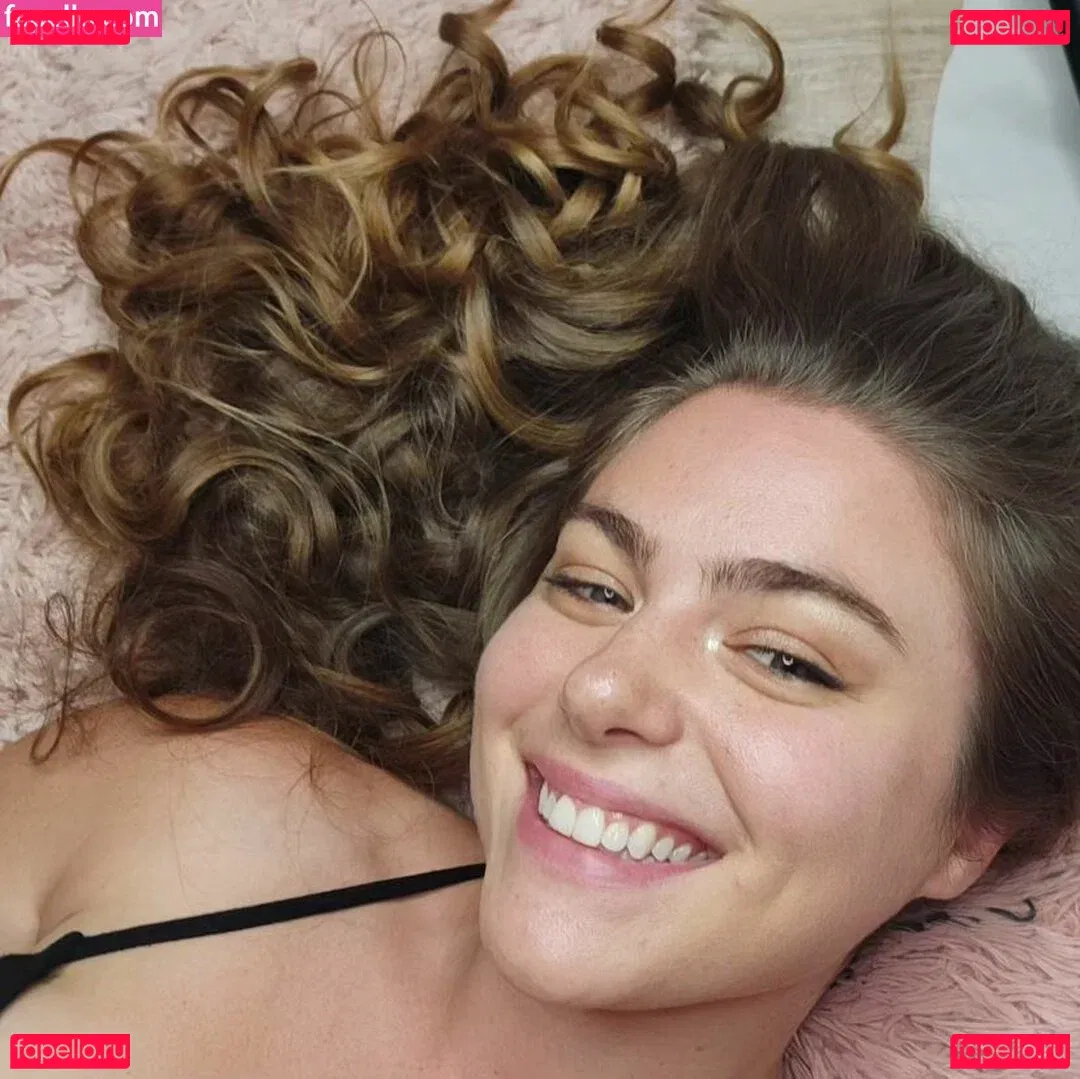 AwesomeKate Onlyfans Photo Gallery 