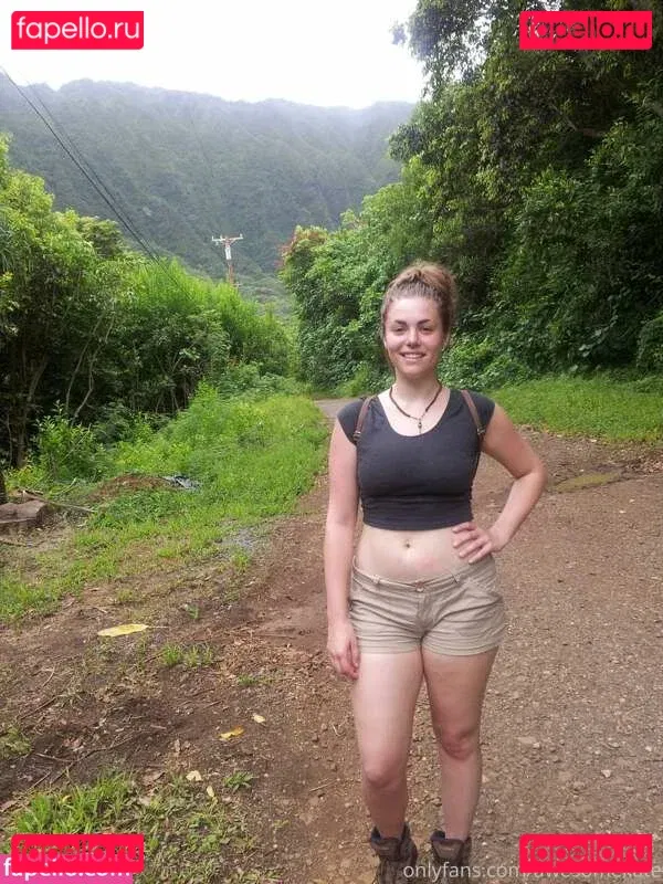 AwesomeKate Onlyfans Photo Gallery 