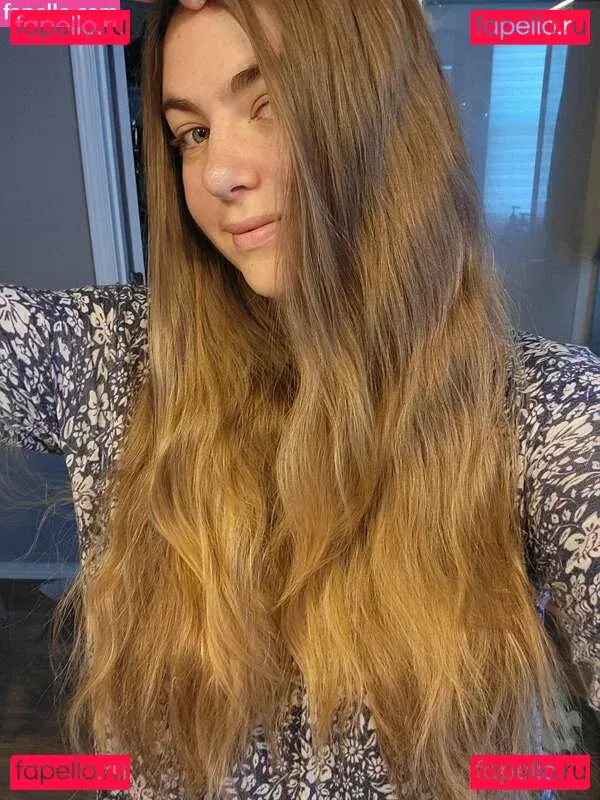 AwesomeKate Onlyfans Photo Gallery 