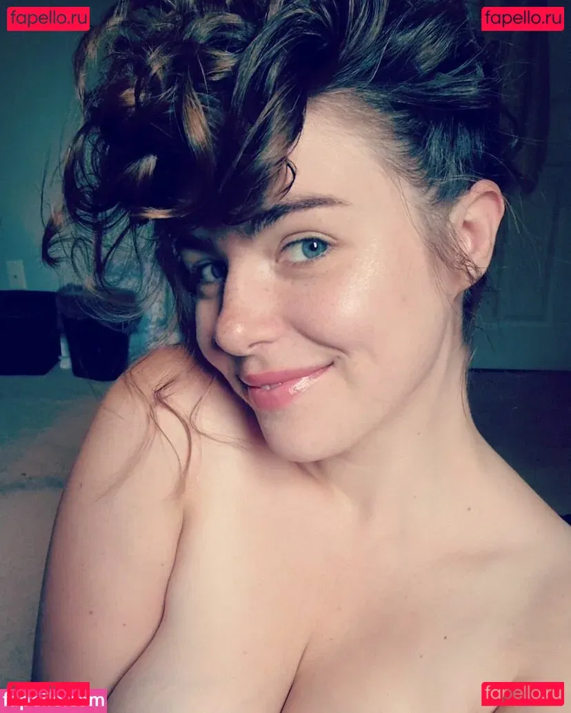 AwesomeKate Onlyfans Photo Gallery 