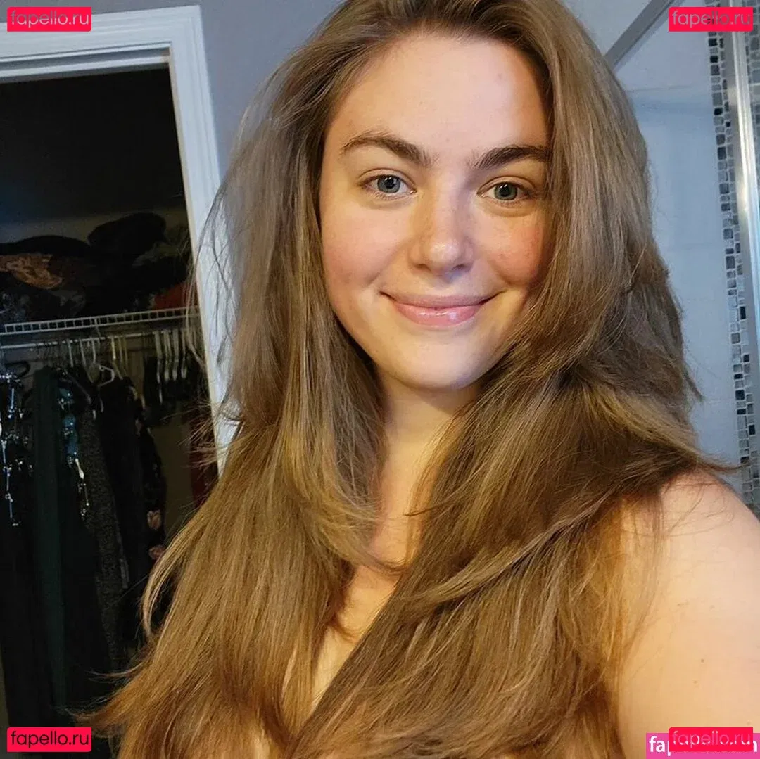 AwesomeKate Onlyfans Photo Gallery 