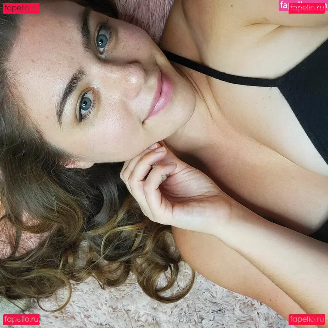 AwesomeKate Onlyfans Photo Gallery 