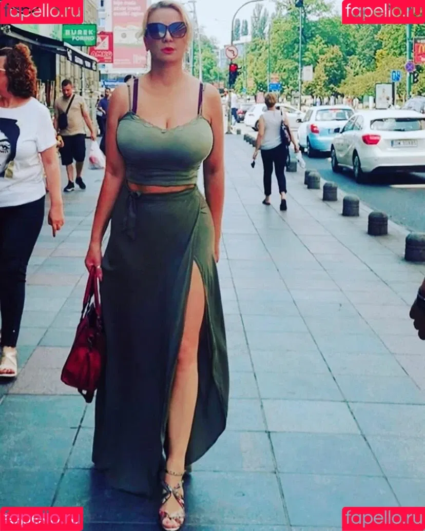 Berina Fati Onlyfans Photo Gallery 