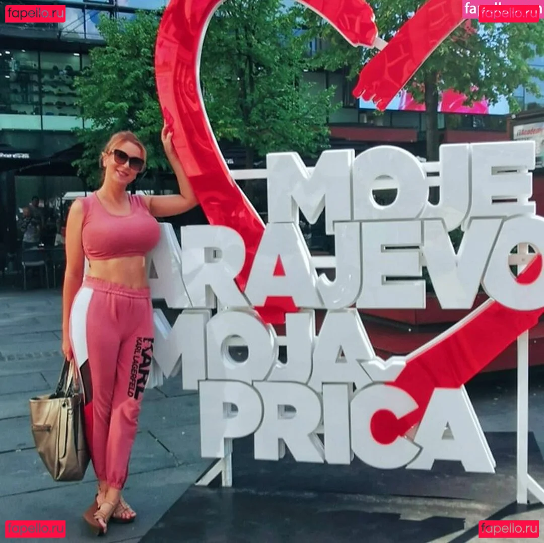 Berina Fati Onlyfans Photo Gallery 