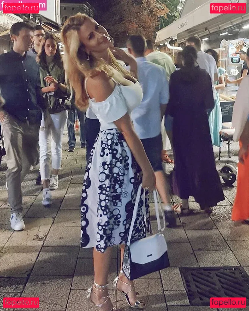 Berina Fati Onlyfans Photo Gallery 