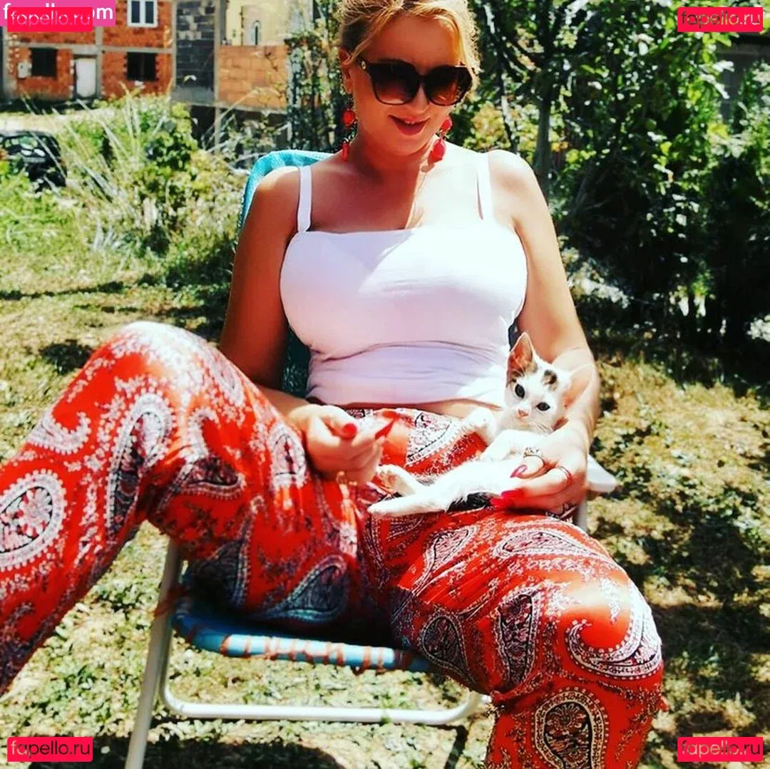 Berina Fati Onlyfans Photo Gallery 