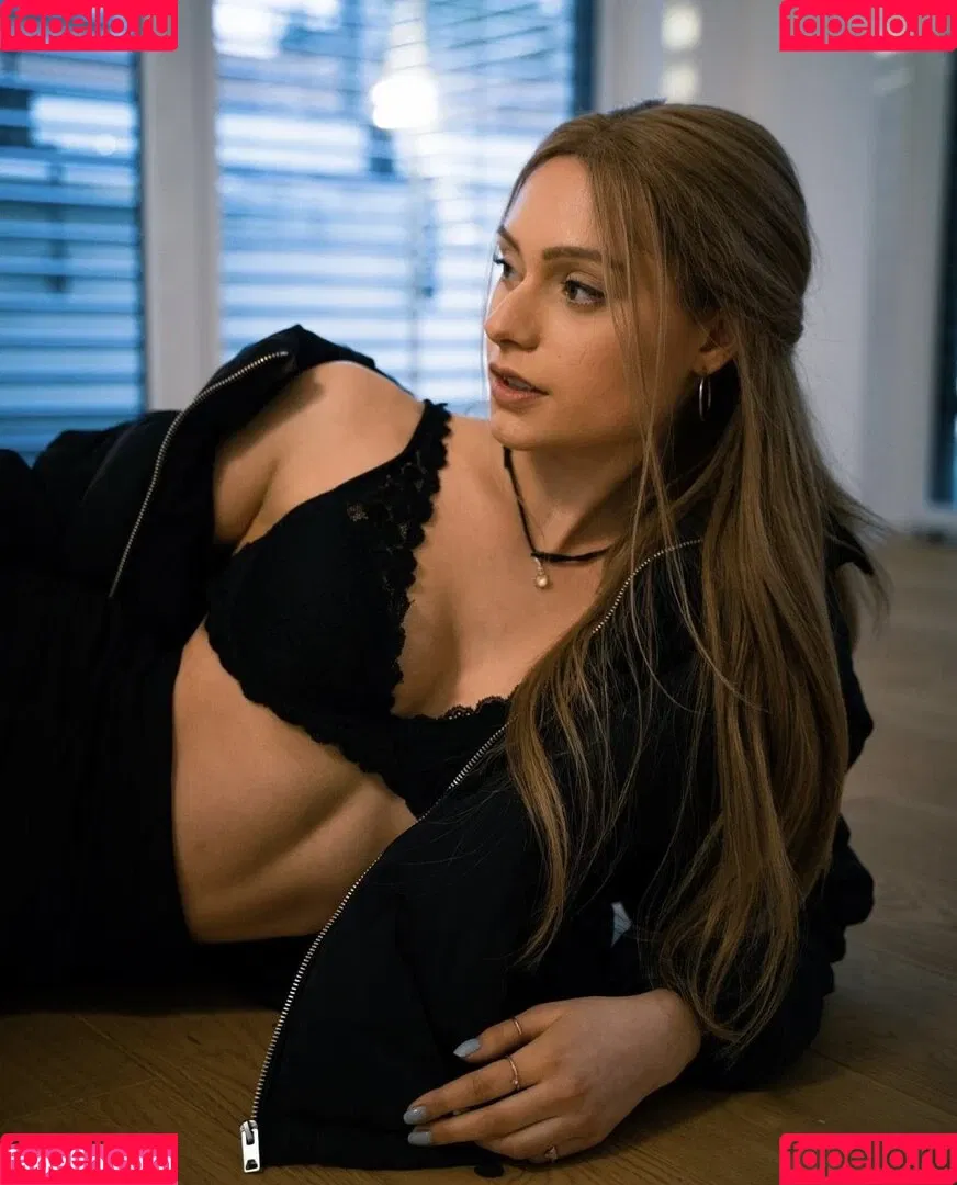 Alina Khani Onlyfans Photo Gallery 