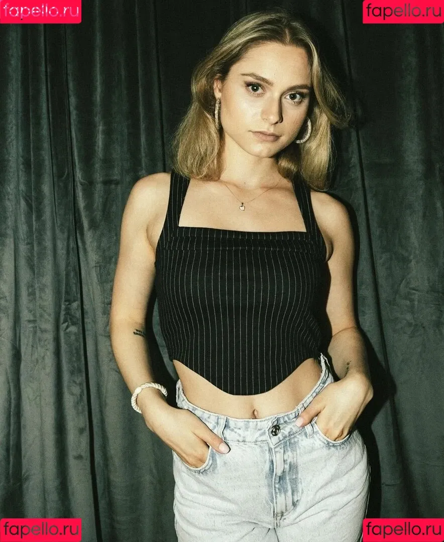 Alina Khani Onlyfans Photo Gallery 