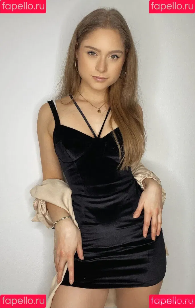 Alina Khani Onlyfans Photo Gallery 