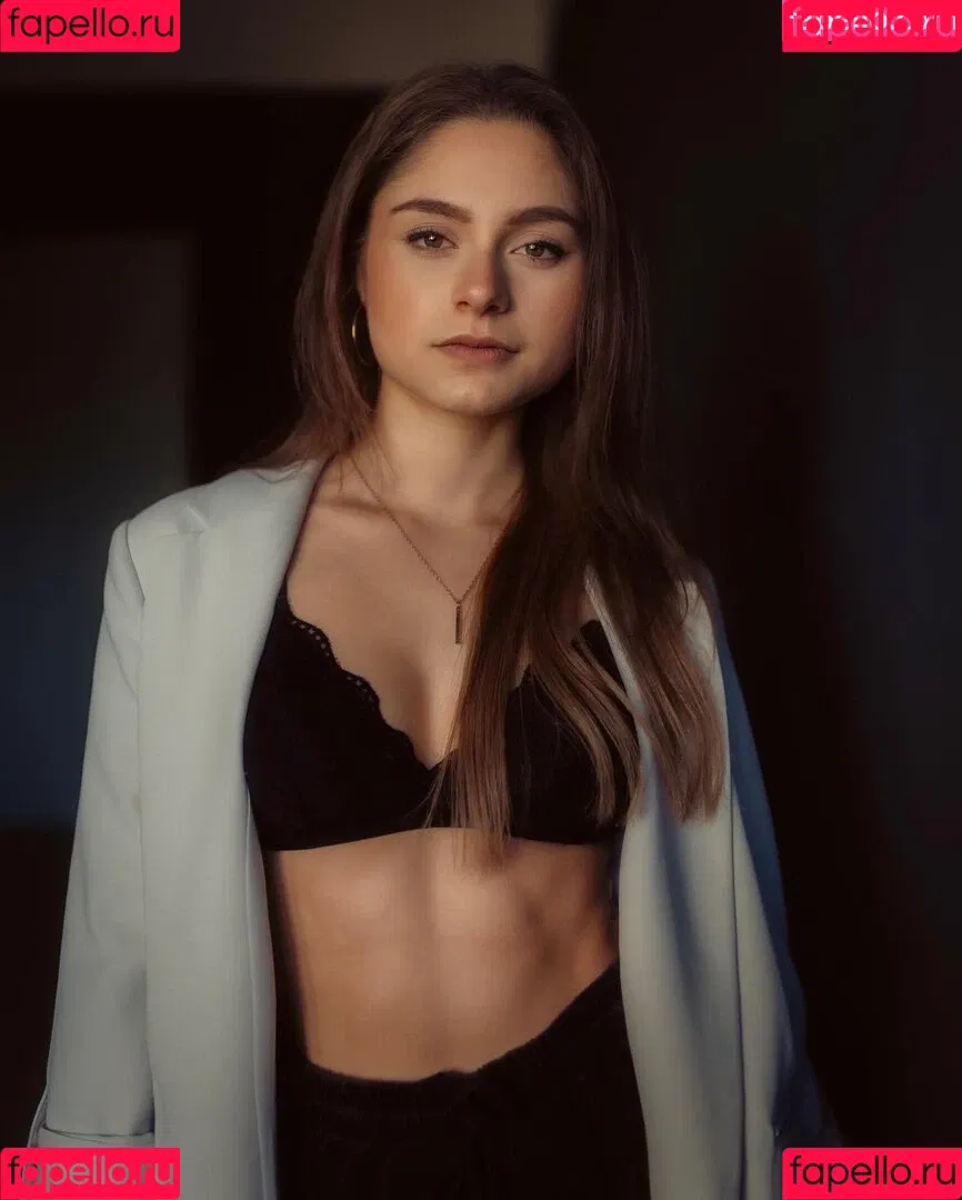 Alina Khani Onlyfans Photo Gallery 