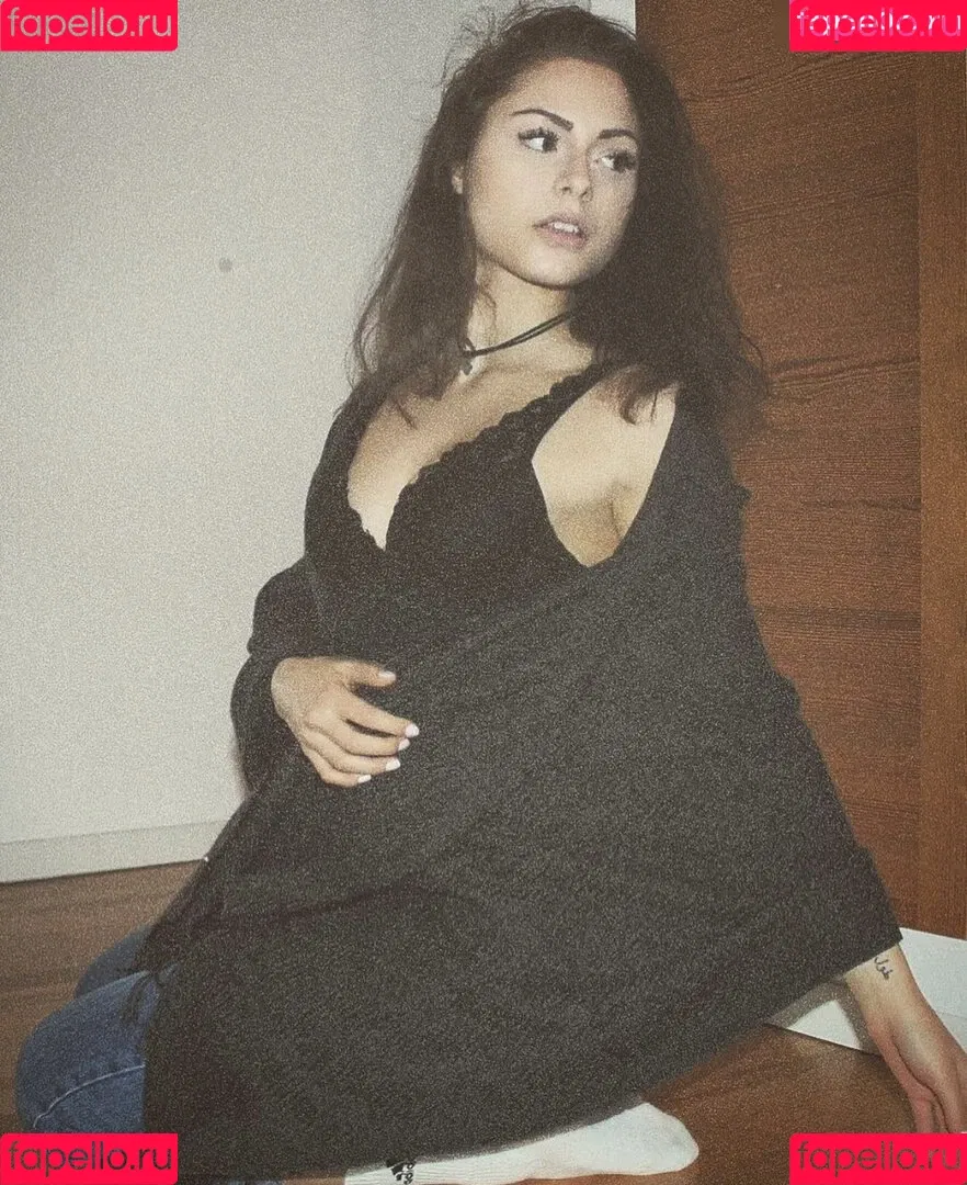 Alina Khani Onlyfans Photo Gallery 