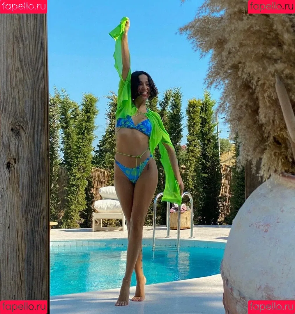 Zeynep Bastık Onlyfans Photo Gallery 