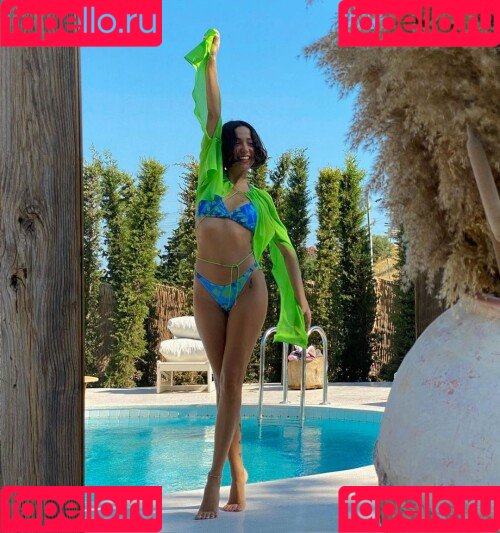 Zeynep Bastık Onlyfans Photo Gallery 