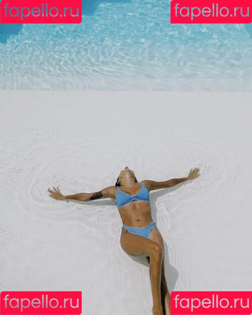 Zeynep Bastık Onlyfans Photo Gallery 