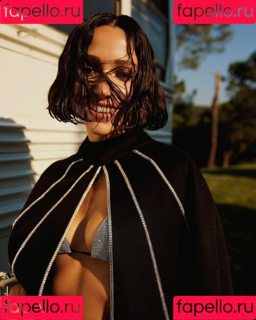 Zeynep Bastık Onlyfans Photo Gallery 