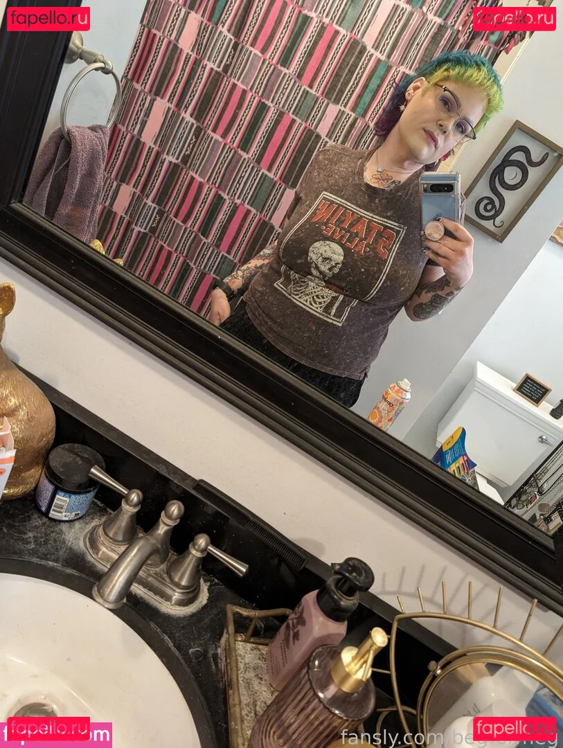 begformeg Onlyfans Photo Gallery 